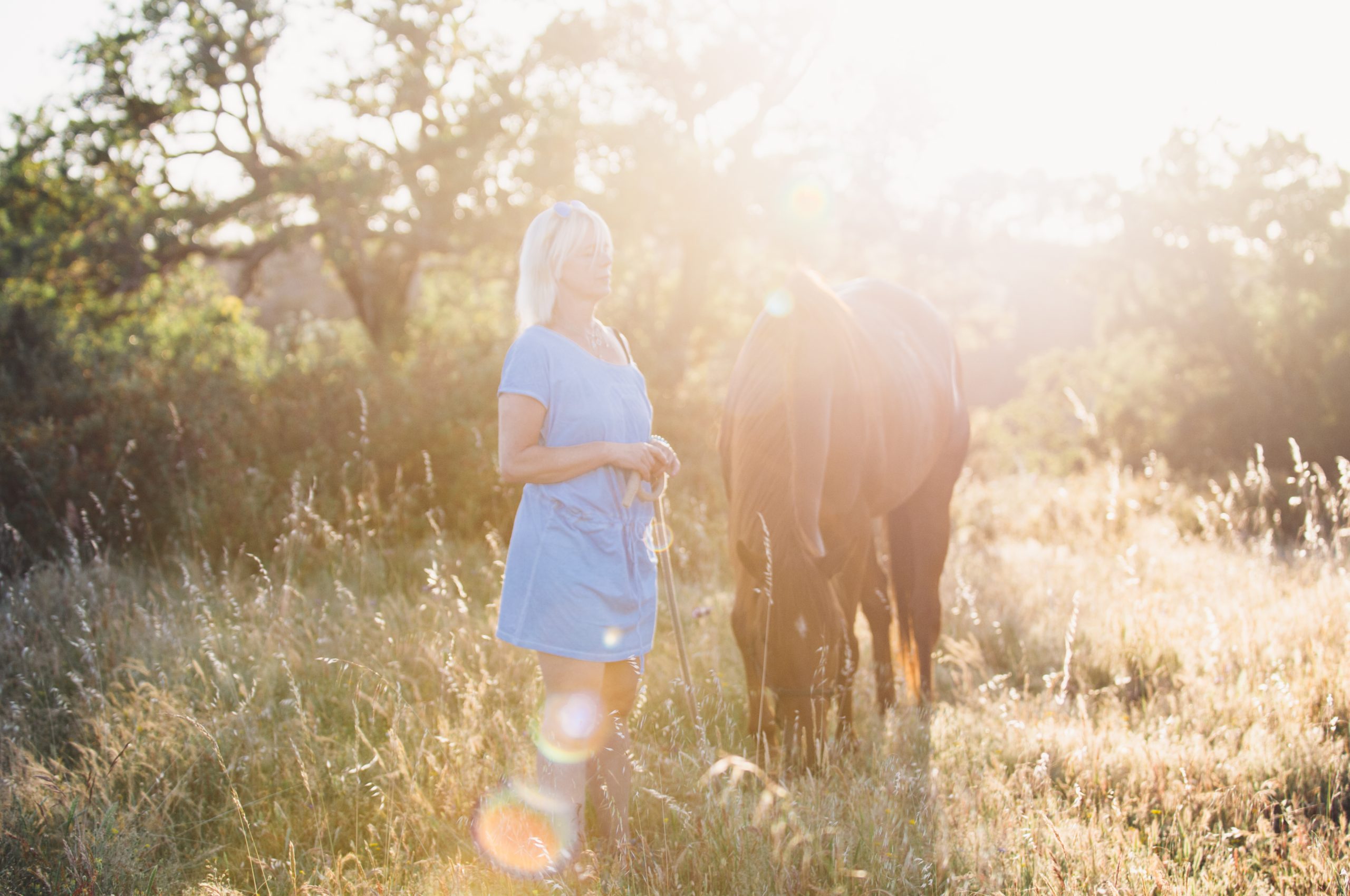 Pferdegestütztes Coaching Portugal - Kathrin Stahl mit Pferd im Alentejo